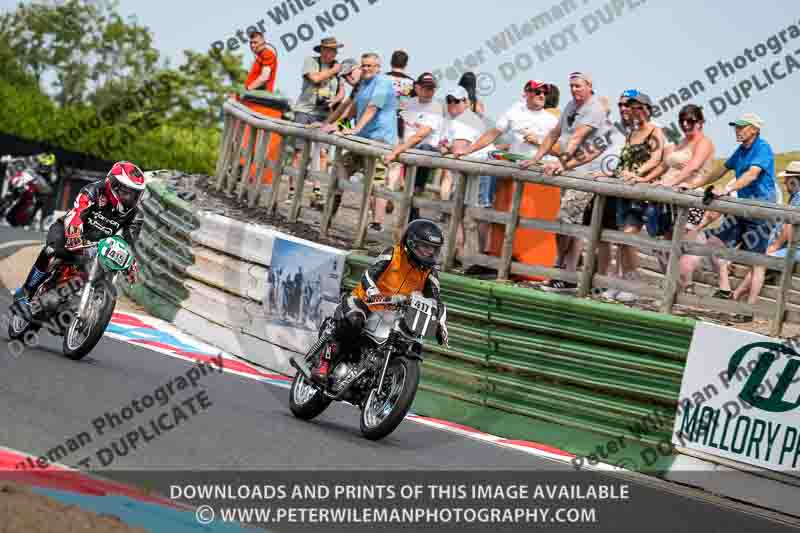 Vintage motorcycle club;eventdigitalimages;mallory park;mallory park trackday photographs;no limits trackdays;peter wileman photography;trackday digital images;trackday photos;vmcc festival 1000 bikes photographs